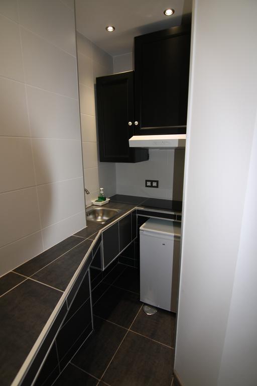 ホテル オスタル ビラガルシア マドリード エクステリア 写真 A small kitchenette